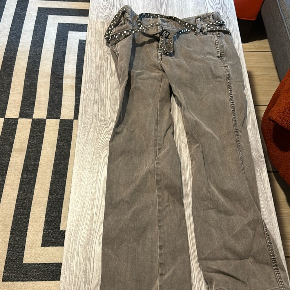 Amazing grey jeans w blingy belt